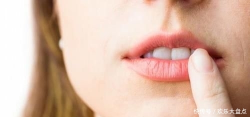 「选择」哑光的口红好还是丝绒的好 教你选择适合自己的化妆品