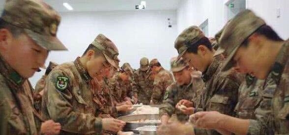 当兵在部队必吃的一道菜！新兵到点就会疯抢，老兵退伍也终身难忘