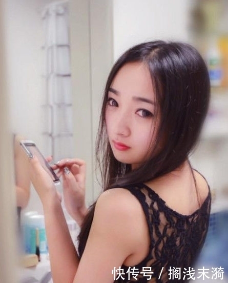 「蕾丝」街拍:高颜值的小美女,身穿黑色蕾丝,实在甜美