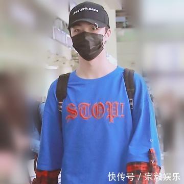 王俊凯、陈立农穿“破洞裤”现机场，谁是“两米”大长腿一目了然