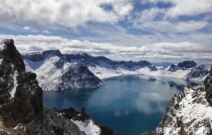 中国东北最美湖泊，最深达到373米，是世界最深的高山湖