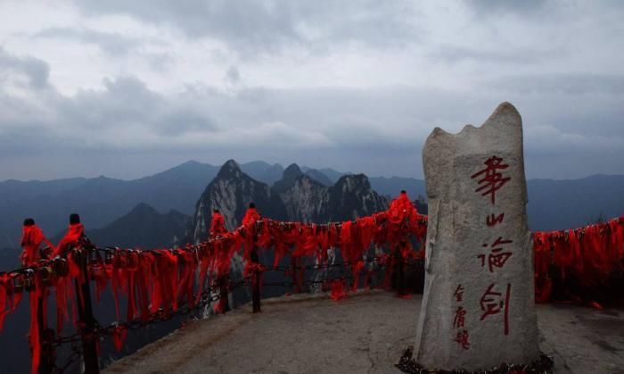 『彻头彻尾』夜登华山:沐浴在华山的晨曦中,彻头彻尾地,只剩下光洁与静谧