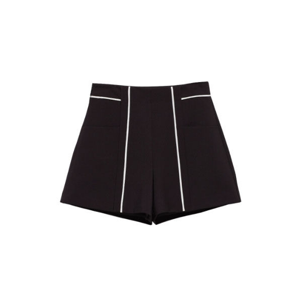 性感热裤秀美腿，塑造迷人的小蛮腰