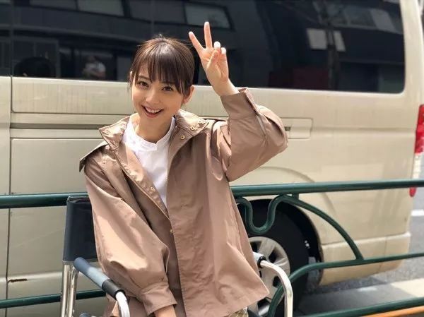 好奇| 霓虹素颜最美女星是30岁的她?翻完她的Ins我才真的服了...