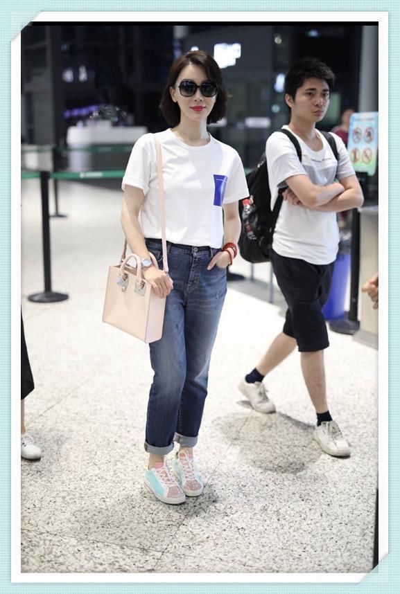 当陈数和关晓彤同穿白T配仔裤,才知道年龄和气质哪个更重要!