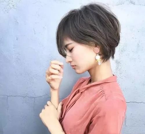  『修饰效果』黑榜前列的这五款发型，过时还显脸大，没有选择的女生很幸运