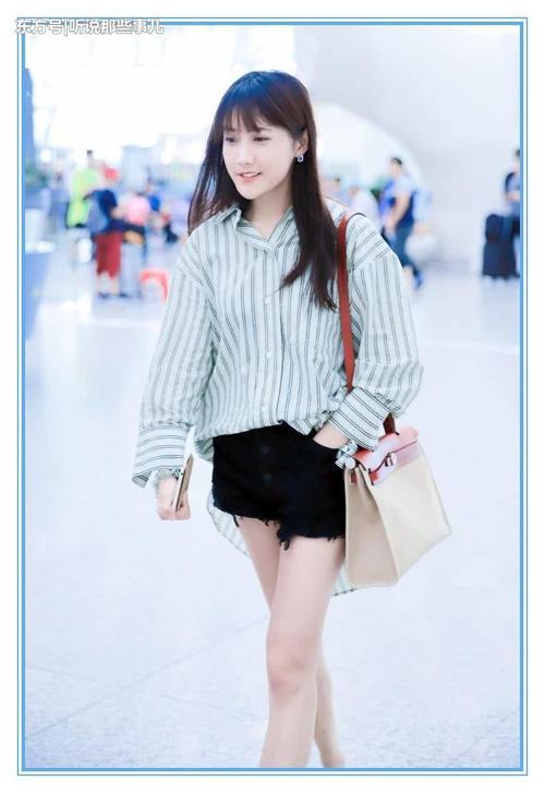 看了鞠婧祎的条纹衫，再看看李艺彤，才知道御姐和软妹差距有多大