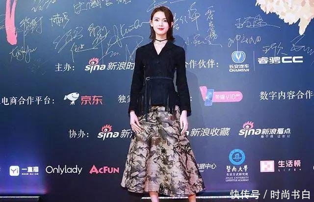 江疏影和杨幂都靠着这身拼装西装重回18岁，你的巅峰在哪里？