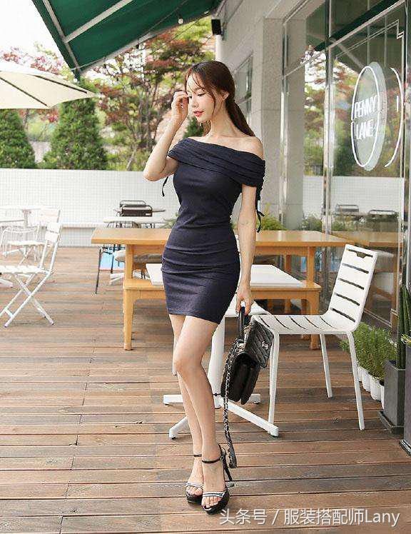 妹子的紧身裙与高跟鞋就是这么显美，清凉迷人