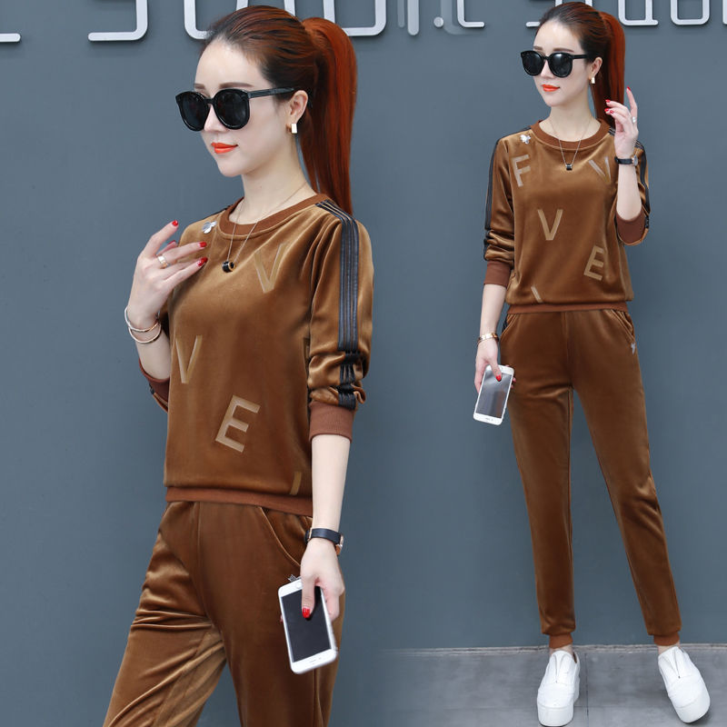 国庆节出游，穿裙子不方便!学70后老婆穿这套装，美的动人心魄