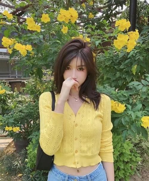  『气质』简约的高级感搭配，优雅气质女生的日常穿搭示范，减龄温柔又时尚