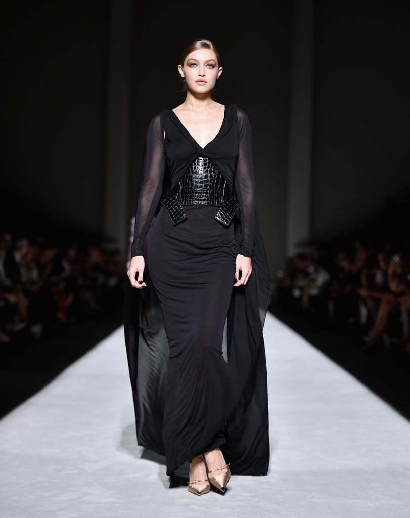 吉吉现身纽约时装周!“破旧不堪”背心真洋气，台上尽显完美身材