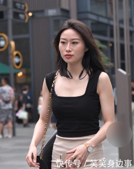  [出门在外]掇影: 美女, 出门在外, 请注意你的穿着