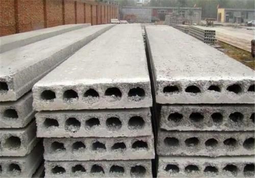  看着@农村里抬预制板都是四个人抬的，看着走得很轻松，那预制板