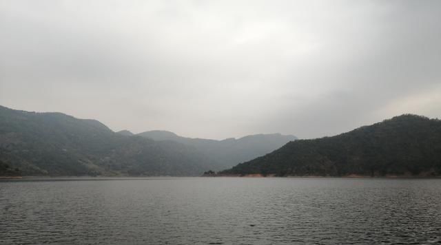  「狂风」本想桃花流水鳜鱼肥，奈何烈日狂风空军归