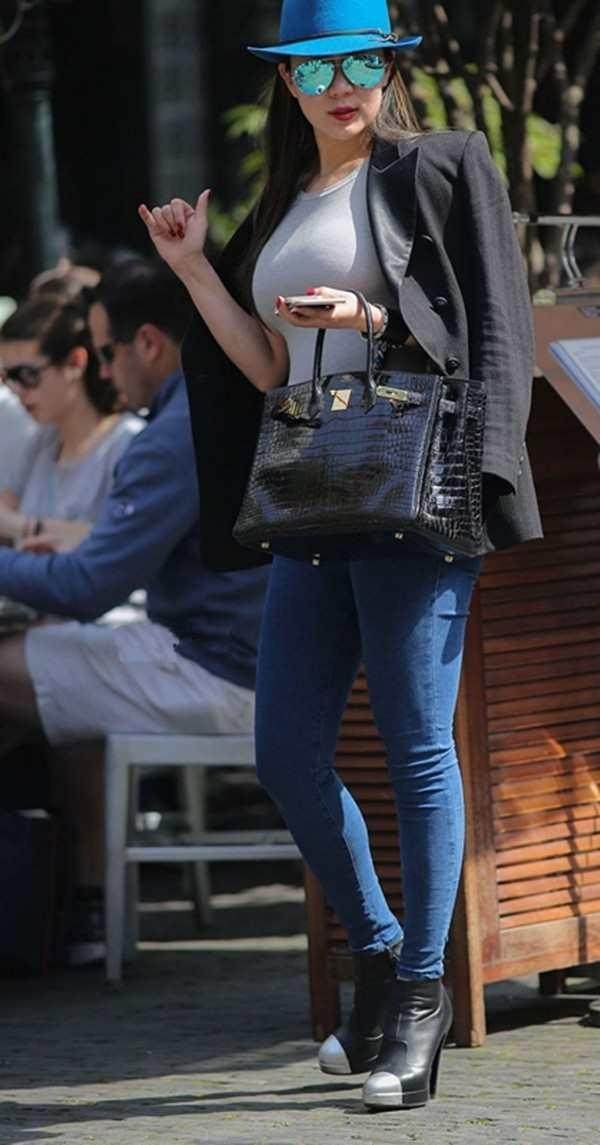 时尚的少妇, 丰腴的身材, 圆润的上围, 才更加吸引人!