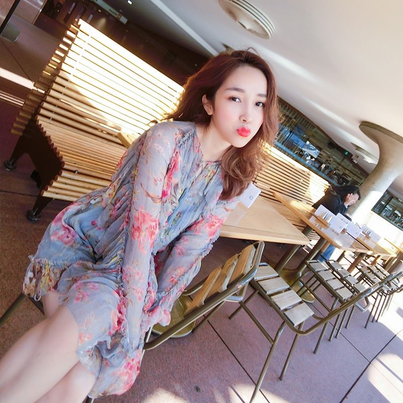 正流行的过膝长裙,穿在打底裤外面真是太美了!有一条就够了