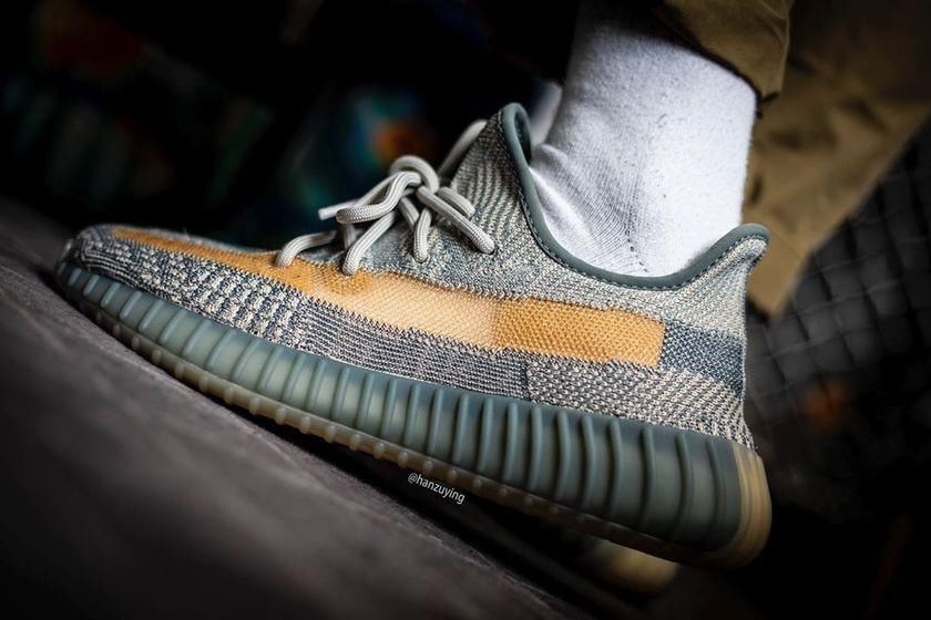  #上脚#Yeezy 350 V2 新配色首次曝光！这上脚效果你可以吗？