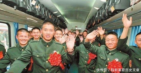 老兵退伍后，军衔不让带回家，为何连军装也不让带了原因很简单