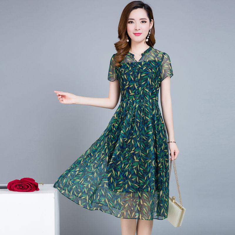三伏天，别傻傻穿阔腿裤!新出炉的连衣裙，51岁妈穿比旗袍还美