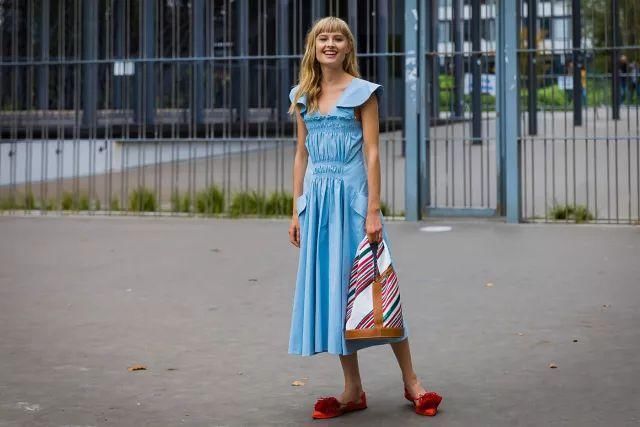 胸不平何以平天下!专治贫乳的穿衣法则告诉我们:平胸又如何，扛不