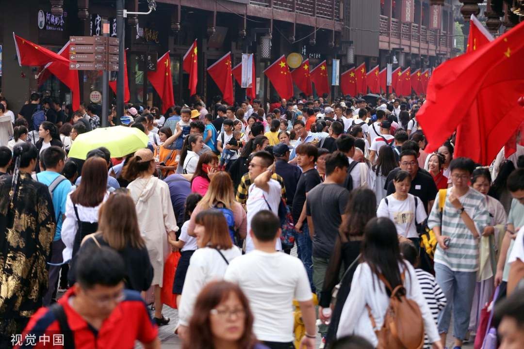 国庆假期首日，各地又见“人山人海”