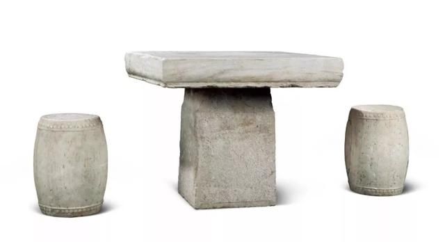  『家具』庭院中的石制家具