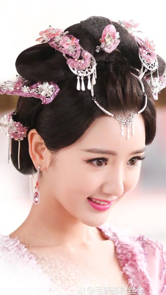 又一女星被亲生父亲“声讨”千万赡养费，与陈翔往事被扒！