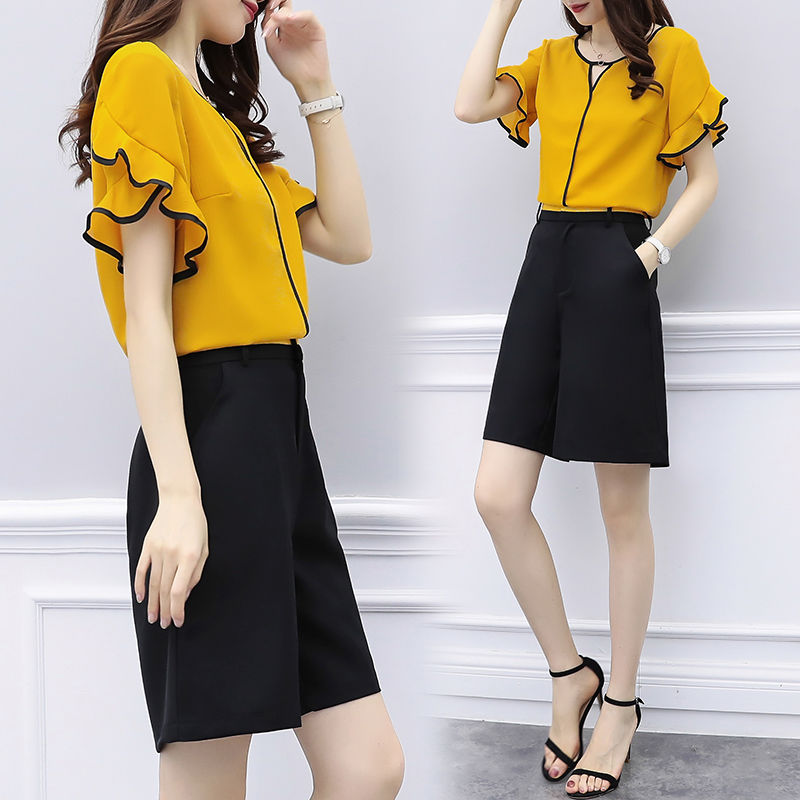 越来越多女人穿短裤套装，清凉性感魅力四射，三四十女人穿超显嫩