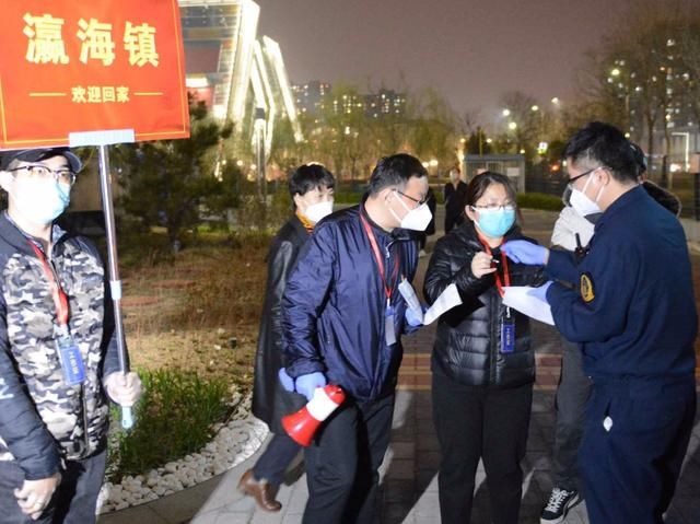  「回家」下了火车上专车！大兴区迎首批42名在鄂人员回家