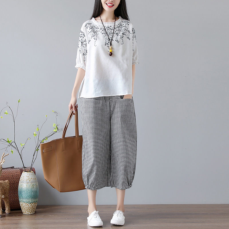 下半身胖，别穿紧身裤，尴尬!看:这么穿，不松不紧，美得刚刚好