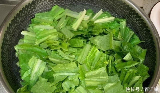 『蒜香油麦菜』失眠便秘是这道菜最恐怖的,甜而脆,吃熟的肠道通,身体变细