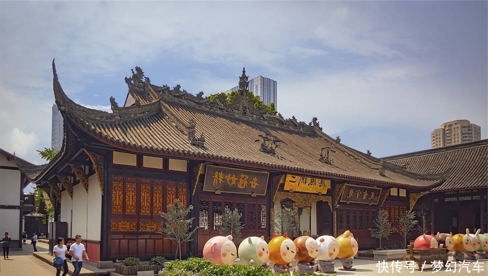 世界最大“卧佛”,横卧在山脚下面,游客:不敢去拜,瘆得慌!