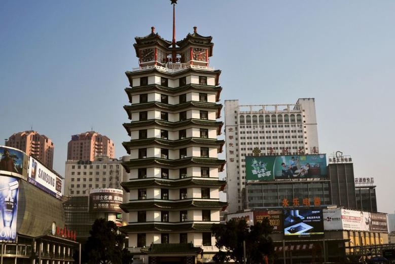 中国发展最迅速的三个城市，深圳、重庆上榜，还有一个很难猜