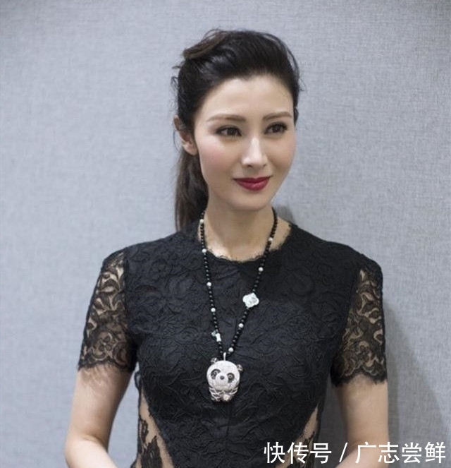 「 蓝色」两次嫁给亿万富豪, 49岁仍风韵犹存,李嘉欣是最美港姐,
