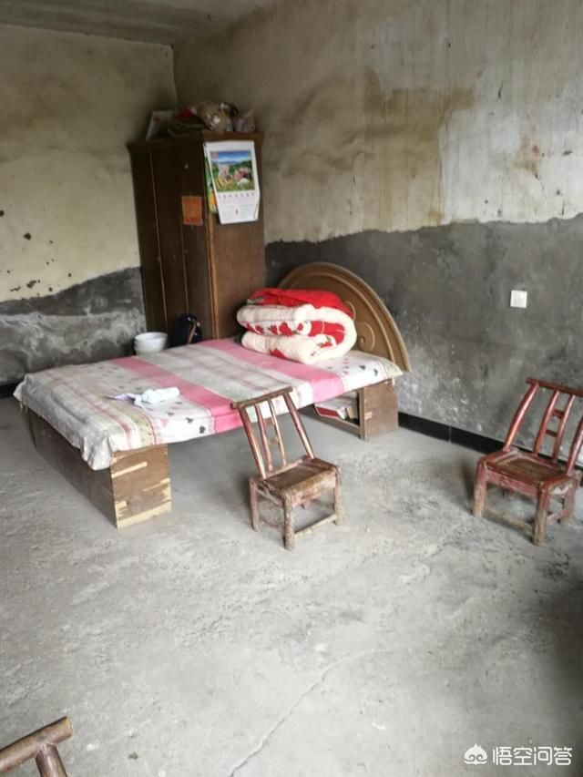  农村■宅基地自愿退出每亩补偿六万块钱，但房屋补偿另算，你还