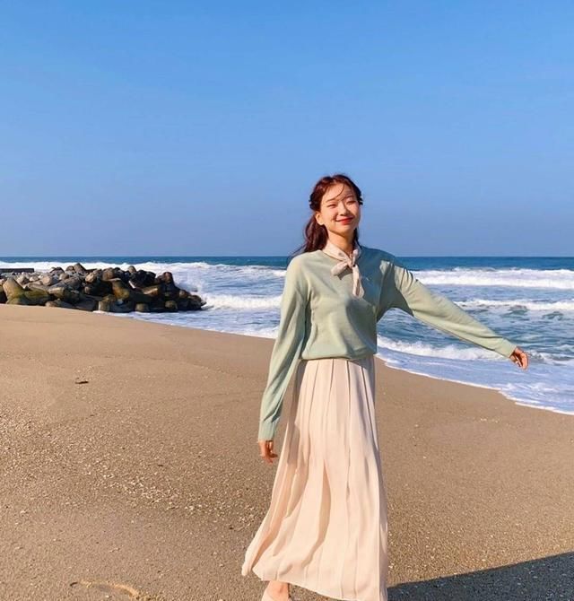  半身裙：韩国元气博主利和真会穿,甜美有气质,人人都能学会