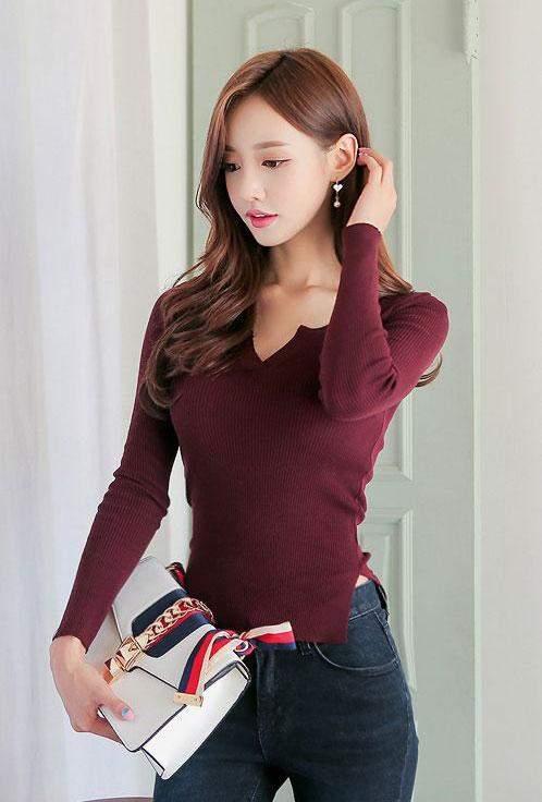 紧身裤比包臀裙愈加的生动减龄，既年轻又有品质感