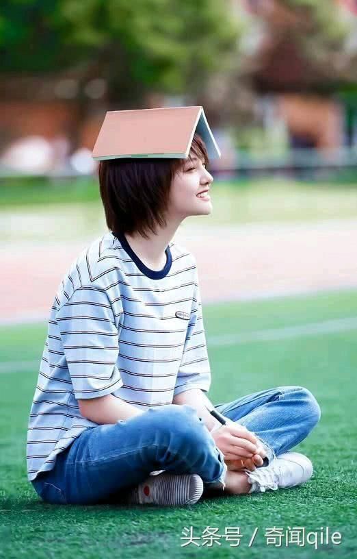 郑爽恋情曝光后积极投身工作，新剧造型青春靓丽，颜值重回巅峰