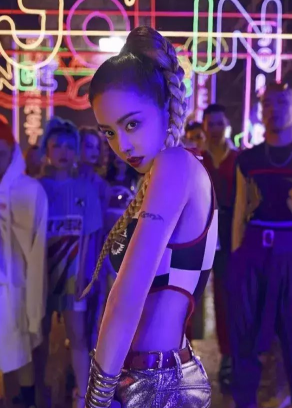 内衣外穿算什么 这年头流行的是泳衣外穿!看小姐姐看到入迷！