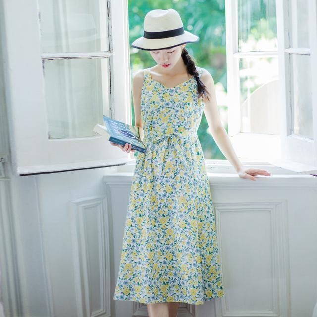 吊带连衣裙穿在你身上，女生立马变女神，回头率百分百!