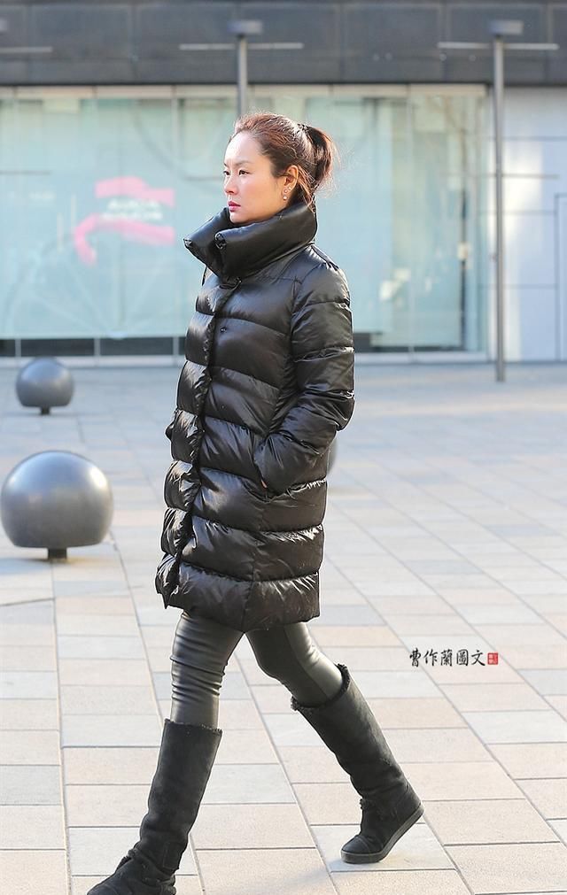  #平底高筒#美女用多种多样计划方案组成高筒靴与运动长裤，一下子获得复购