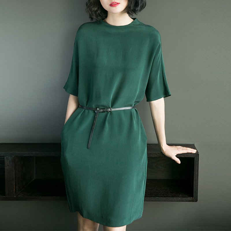 难怪都穿素雅裙，的确很好看，7080后穿不俗不媚显高贵