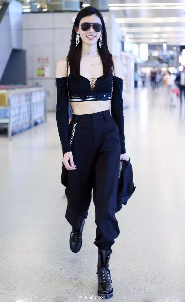 明星 | 孟美岐机场大玩“下半身失踪” 韩雪太会穿献上我的膝盖