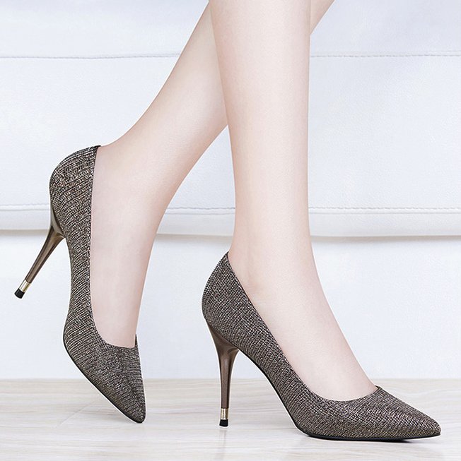 穿鞋不磨脚的秘密就在这,新款性感高跟鞋,穿一天都不累脚