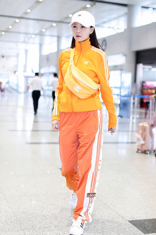 29岁沈梦辰一身橙色亮瞎你的眼，网友:海涛笑了!