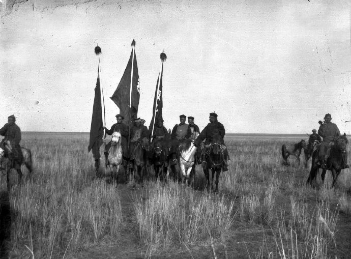 老照片:100年前新疆伊犁地区，特克斯河谷的游牧民族