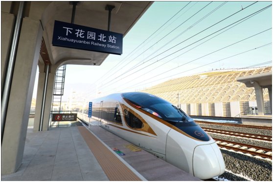  「时间」新华财经|京张高铁开通运营 全程运行时间缩短至一小时