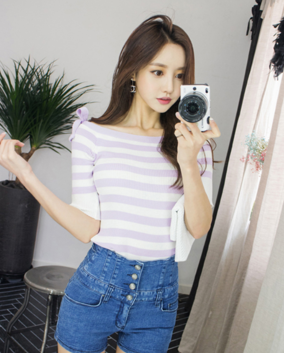 时尚街拍：身材丰盈精致的热裤美女秀出姣好身段，十分耀眼夺目!