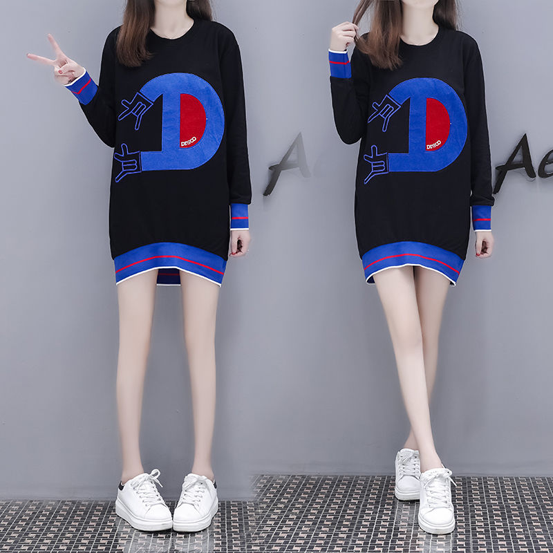 是时候跟连衣裙说拜拜了，今秋流行的卫衣+裸靴，好看又吸睛